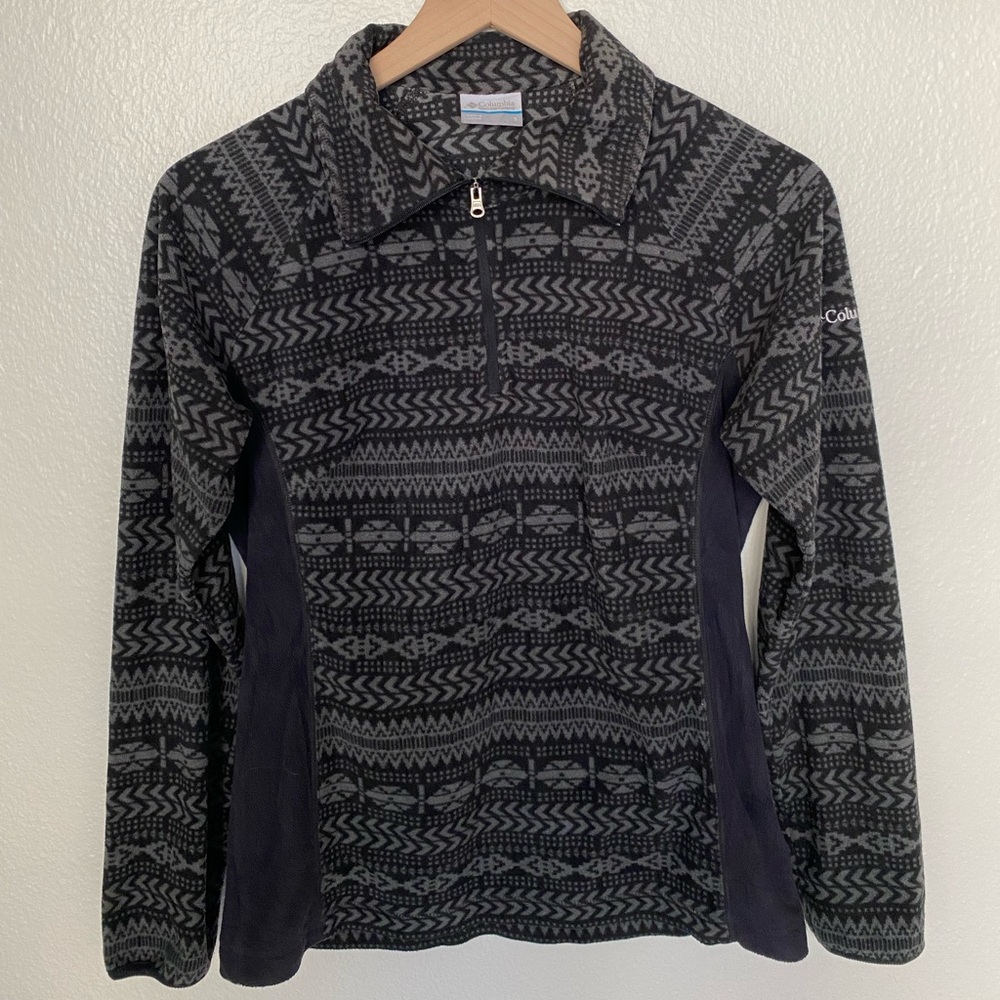 Patterned black and gray small Columbia women zip up sweater